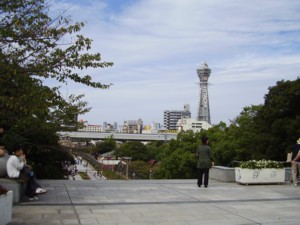 大阪市立美術館からみた通天閣