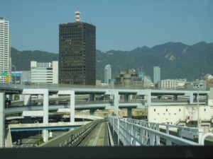 ポーとライナーからみた六甲山